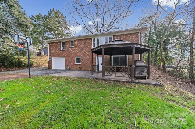 $579,999 | 6514 Highwood Place, Charlotte, NC 28210