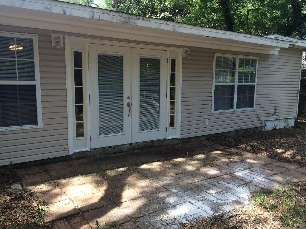 336 Elliott Road Southeast Fort Walton Beach, FL 32548 - Photo 11 of 45 Back patio off living area