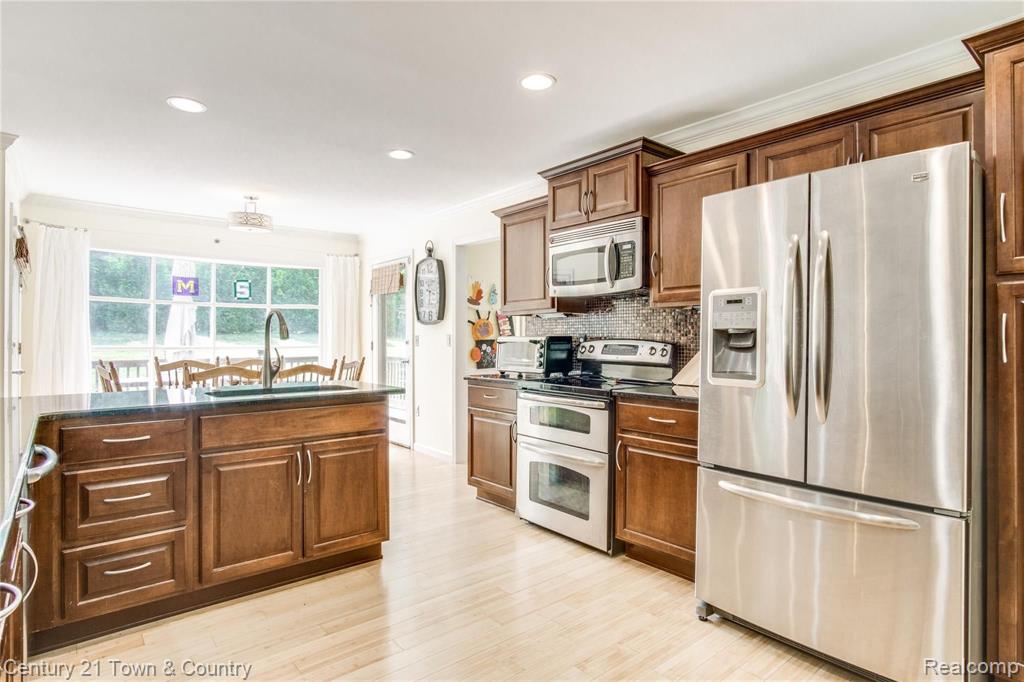 548 Ten Point Drive Rochester Hills, MI 48309 - Photo 17 of 46
