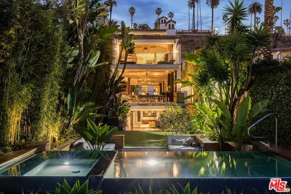 $18,000,000 | 966 Palisades Beach Road, Santa Monica, CA 90403