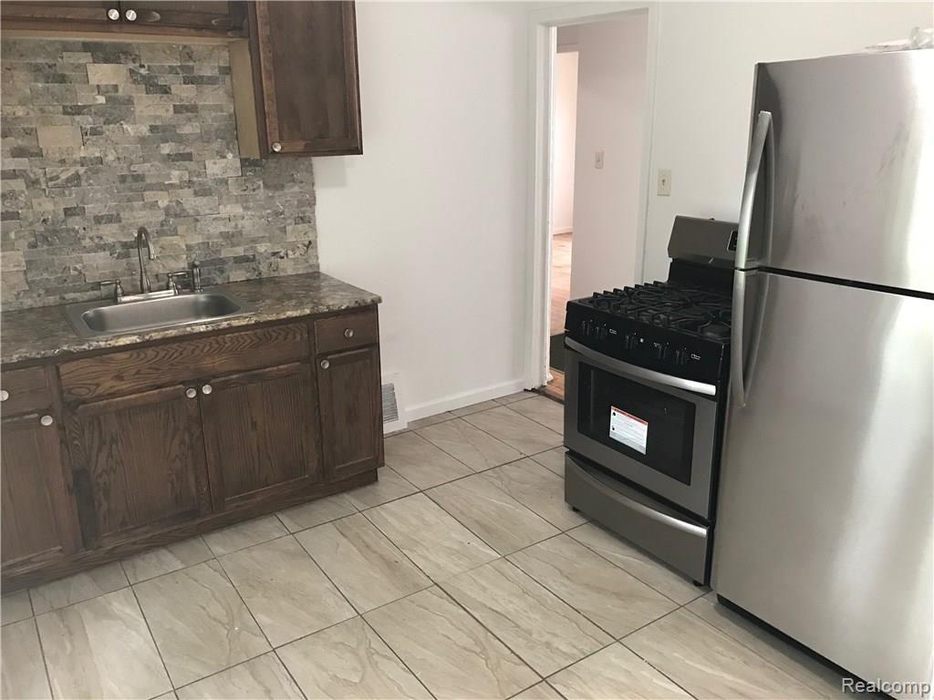 18491 Edinborough Road Detroit, MI 48219 - Photo 2 of 7