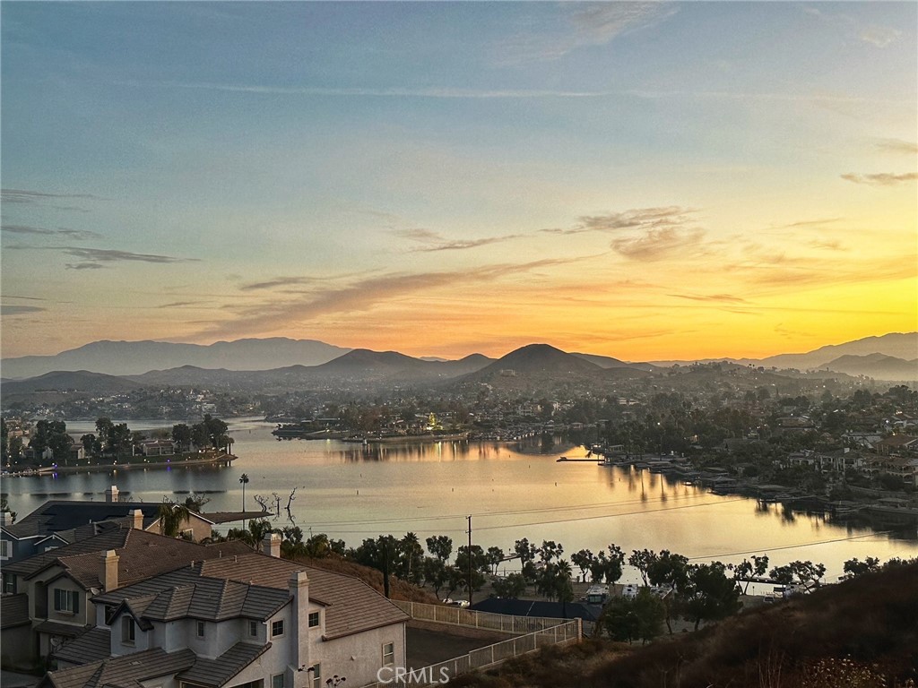 53 Plaza Avila Lake Elsinore, CA 92532 - Photo 16 of 26