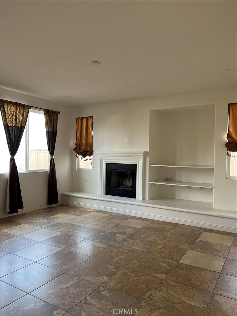 53 Plaza Avila Lake Elsinore, CA 92532 - Photo 5 of 26