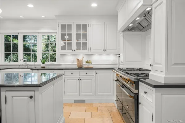 $3,970,000 | 20 Oxford Road, Scarsdale, NY 10583