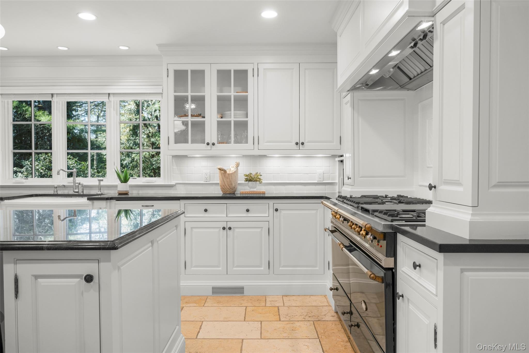 20 Oxford Road Scarsdale, NY 10583 - Photo 13 of 49