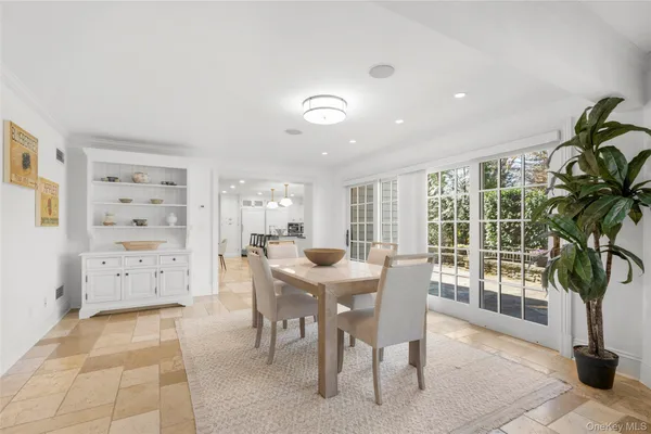 $3,970,000 | 20 Oxford Road, Scarsdale, NY 10583
