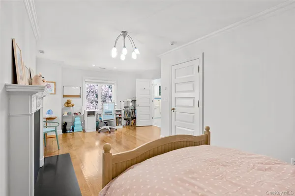 $3,970,000 | 20 Oxford Road, Scarsdale, NY 10583