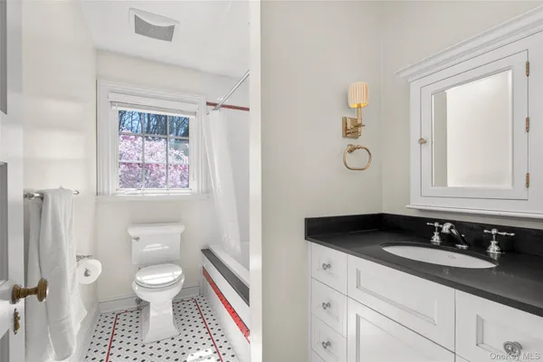 $3,970,000 | 20 Oxford Road, Scarsdale, NY 10583