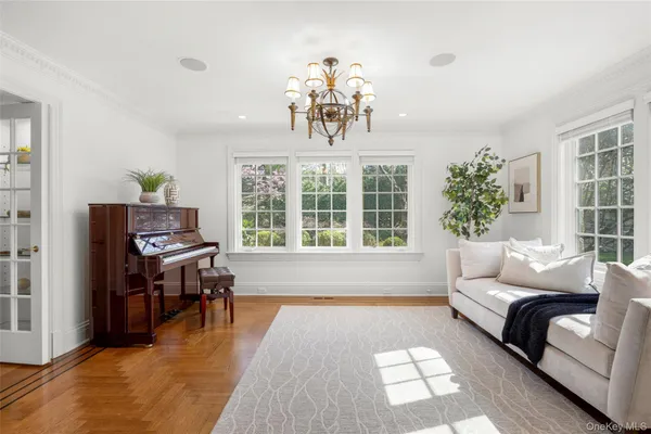 $3,970,000 | 20 Oxford Road, Scarsdale, NY 10583