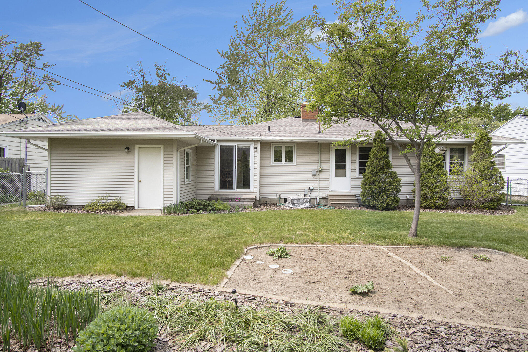 3080 Eastland Road Muskegon, MI 49441 - Photo 3 of 29 001_dsc03876
