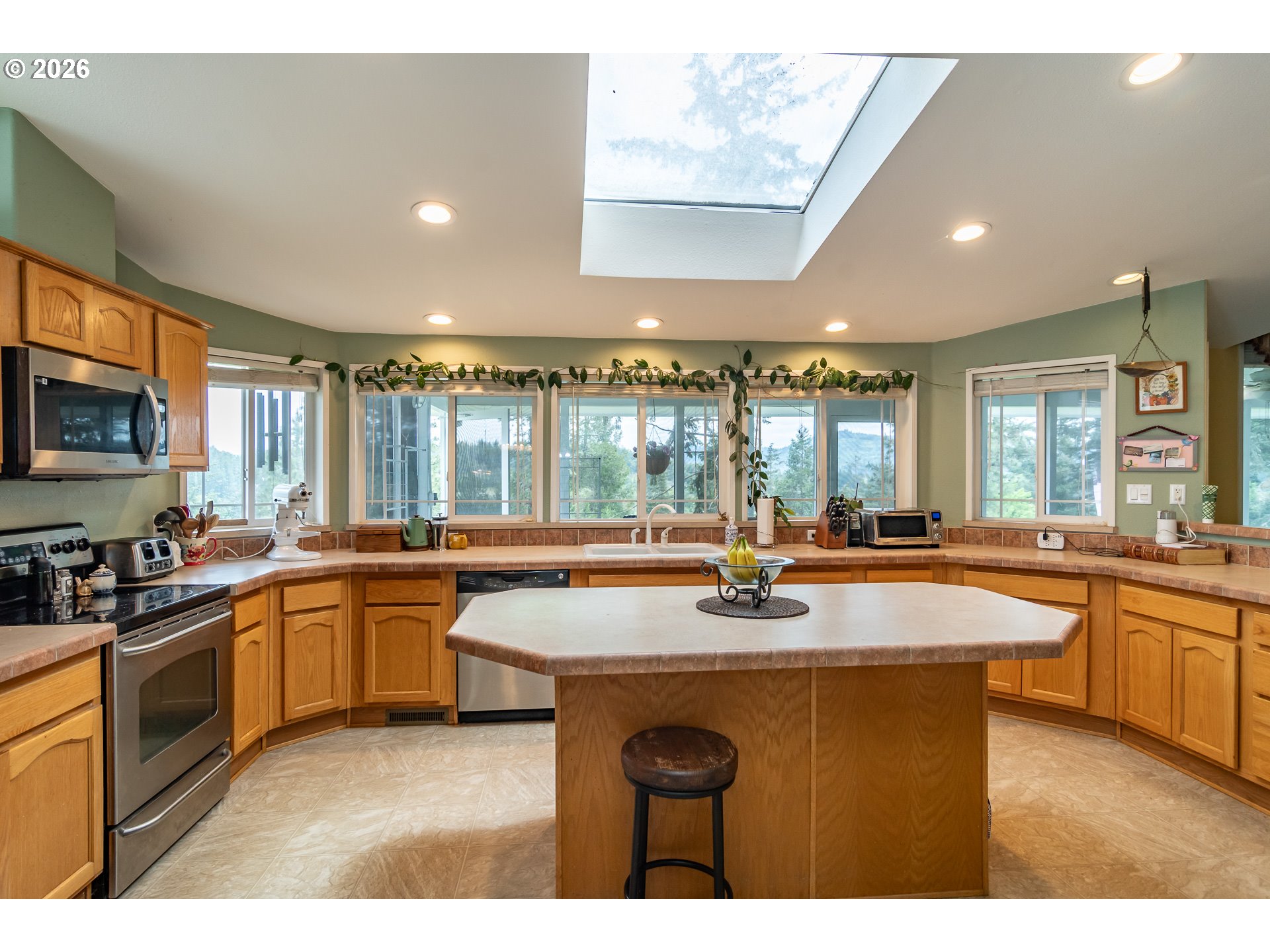 562 Valley Road Roseburg, OR 97471 - Photo 11 of 48 Kitchen