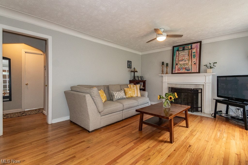 2419 Kingston Road Cleveland, OH 44118 - Photo 4 of 34 Gallery Image 4
