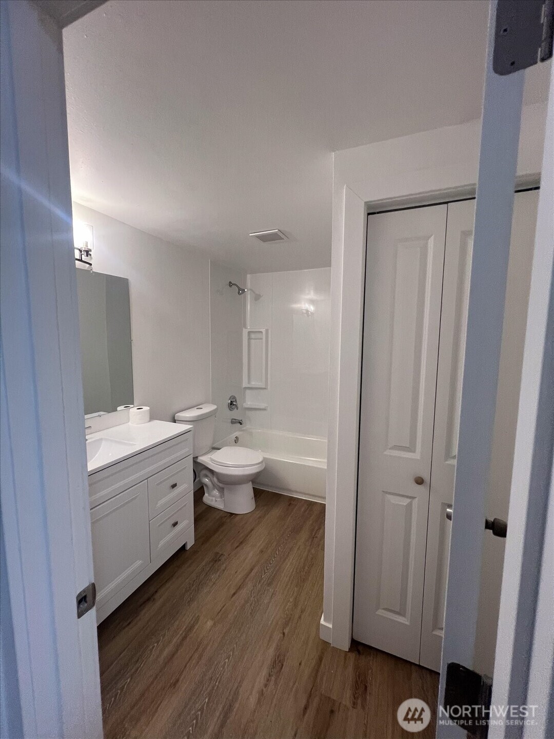 10443 17th Avenue Southwest Seattle, WA 98146 - Photo 33 of 40