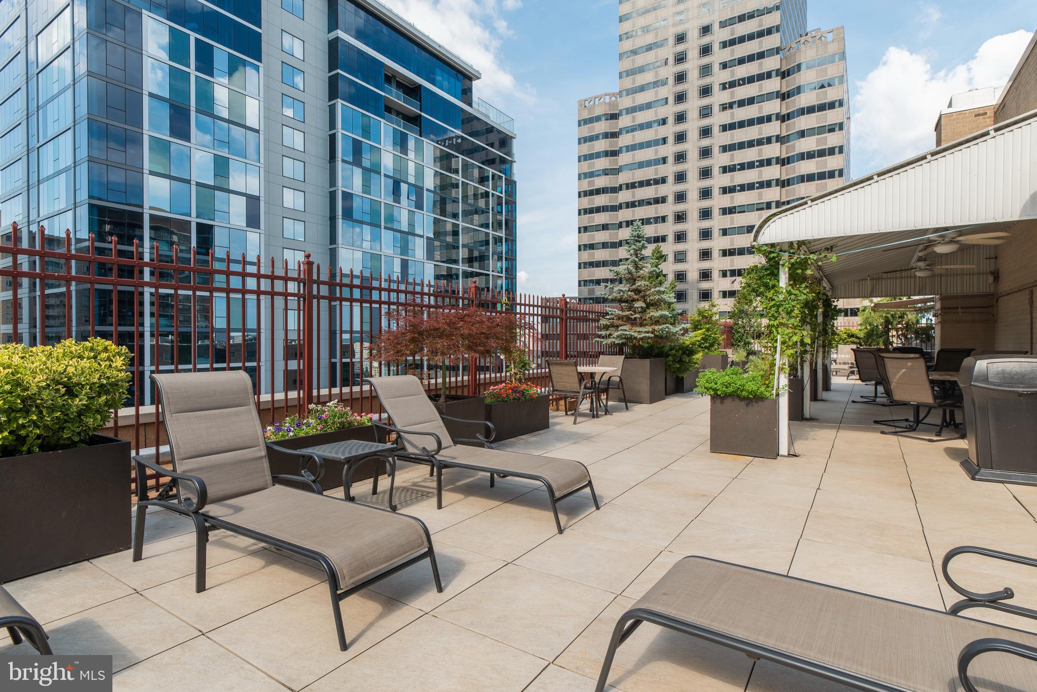 1900 John F Kennedy Boulevard, Unit 702 Philadelphia, PA 19103 - Photo 25 of 27 a view of a building with sitting area
