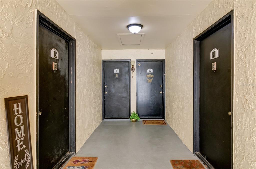 944 Lake Destiny Road, Unit F Altamonte Springs, FL 32714 - Photo 2 of 17 wooden floor in a gallery