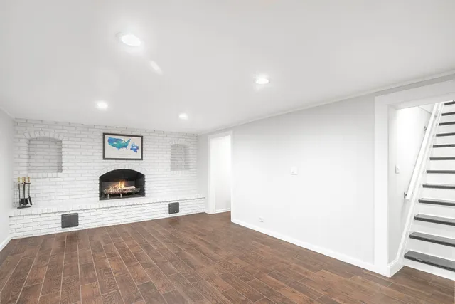 $777,000 | 124 West Old Elm Road, Lake Forest, IL 60045