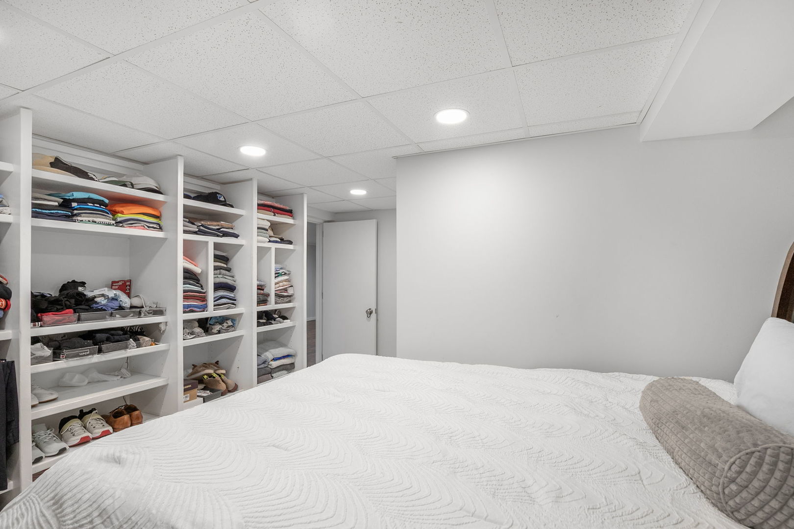 124 West Old Elm Road Lake Forest, IL 60045 - Photo 25 of 31 a bedroom with a bed and closet