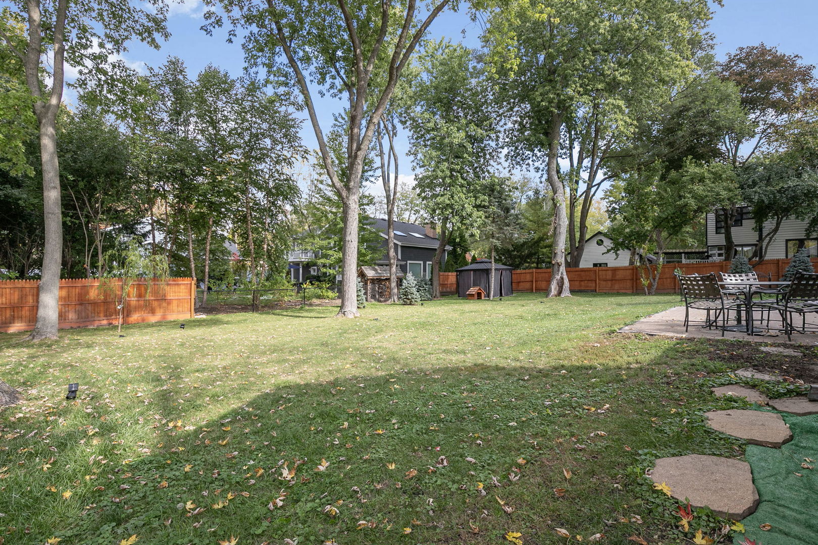 124 West Old Elm Road Lake Forest, IL 60045 - Photo 29 of 31 a backyard of a house with table and chairs