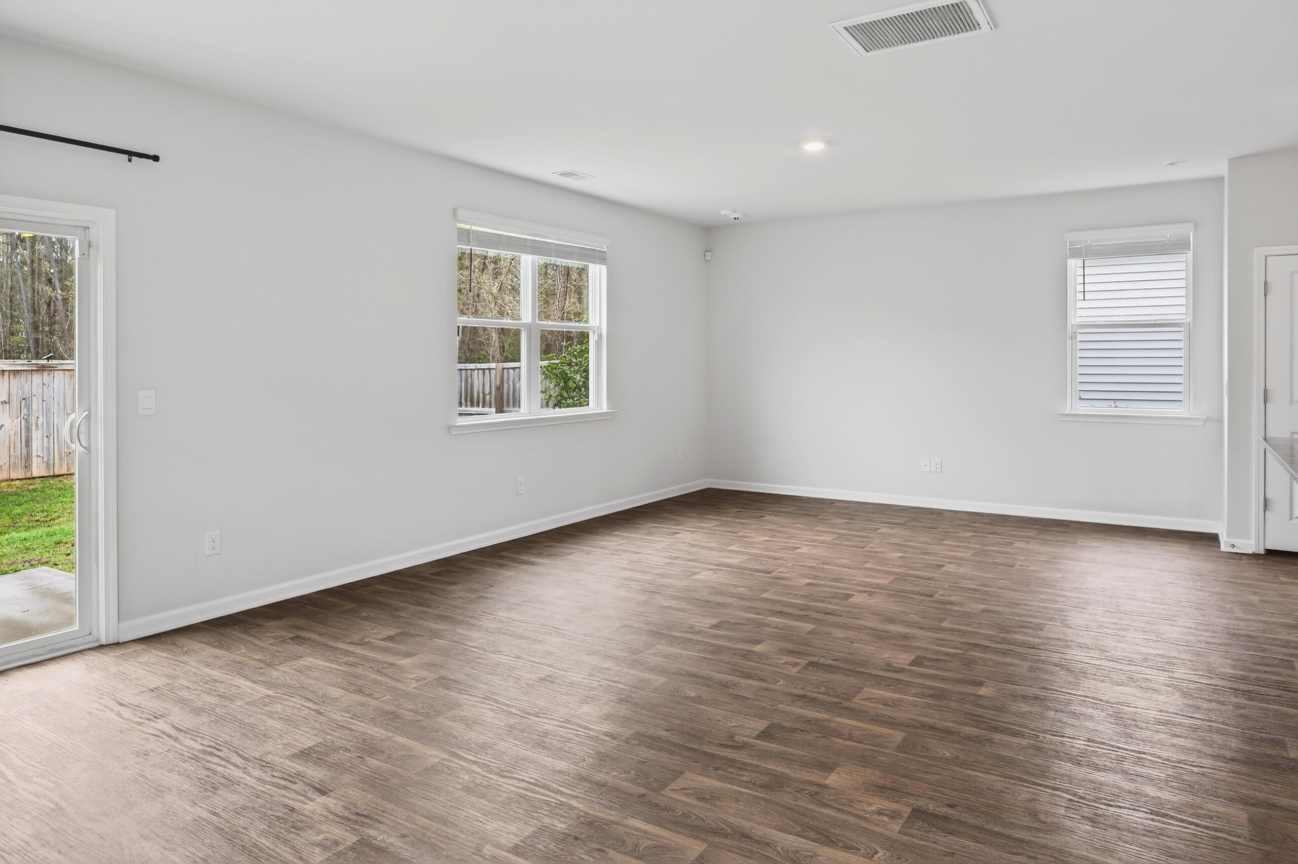 104 Cloverleaf Street Summerville, SC 29483 - Photo 14 of 64 Living area