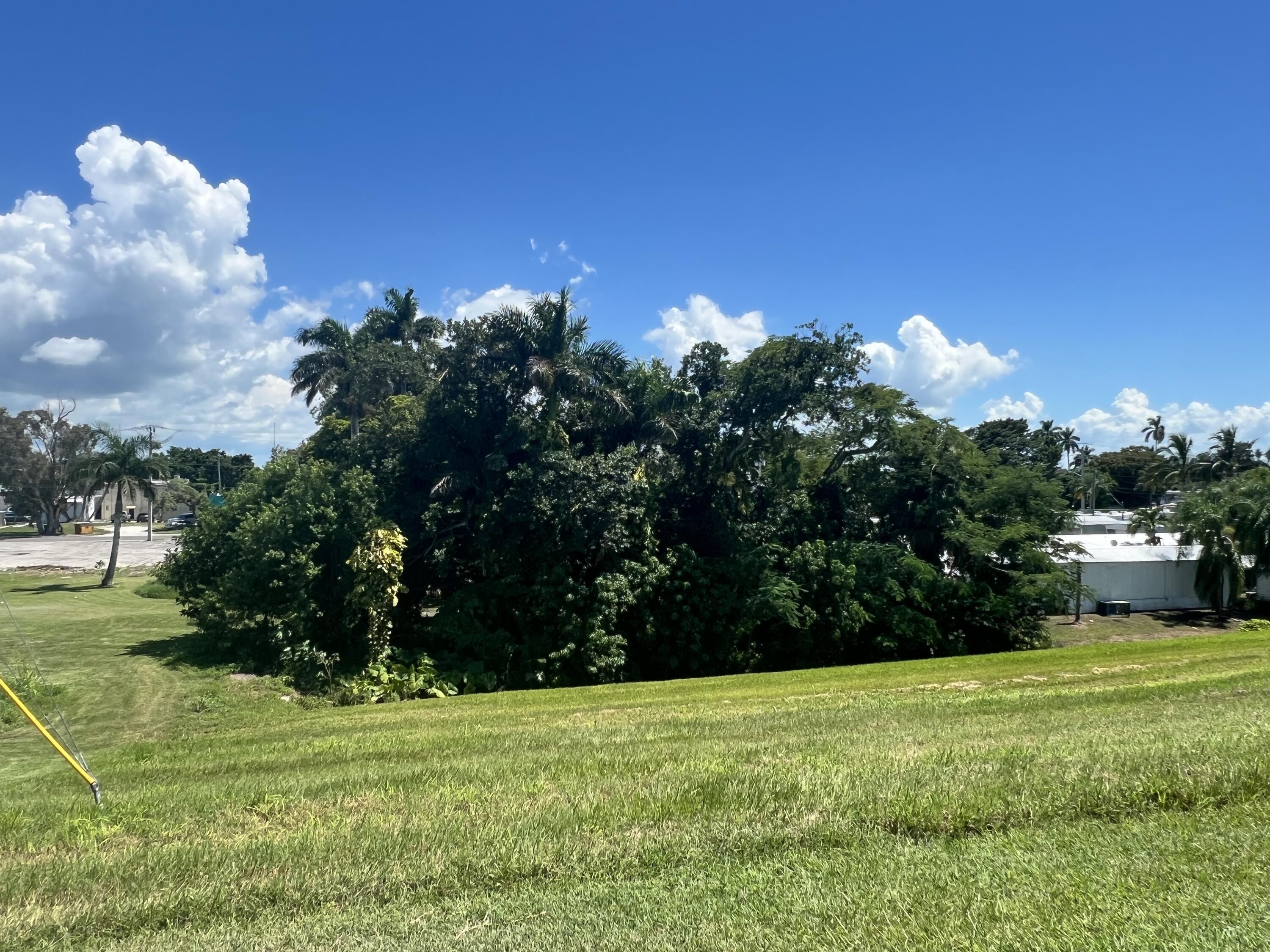197 West Main Street Pahokee, FL 33476 - Photo 2 of 5 IMG_2422