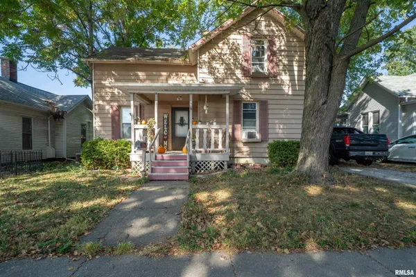 $123,500 | 806 East Monroe Street, Bloomington, IL 61701