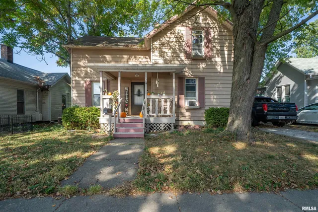 $140,000 | 806 East Monroe Street, Bloomington, IL 61701