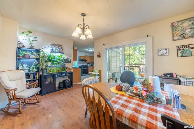 $140,000 | 806 East Monroe Street, Bloomington, IL 61701