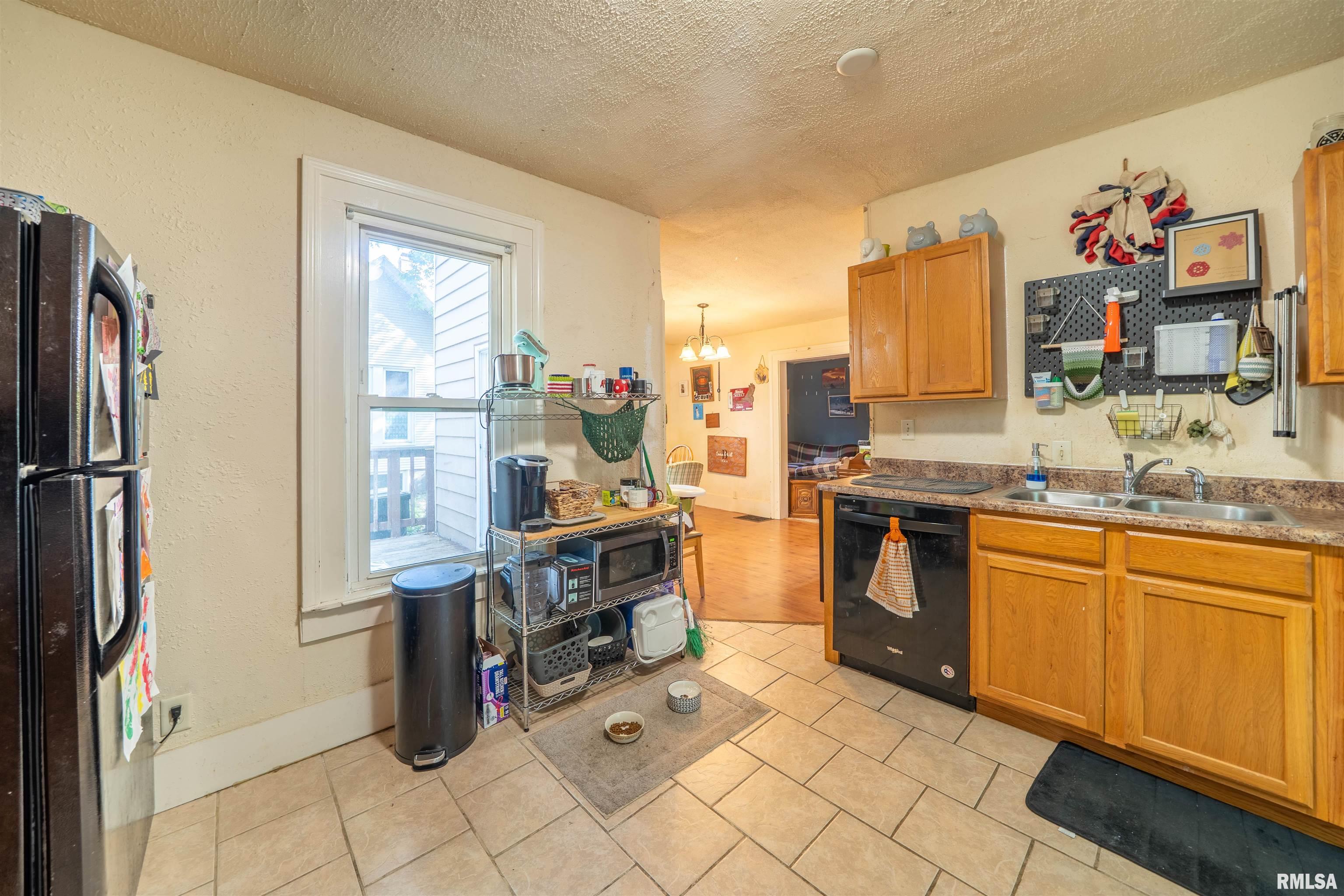 806 East Monroe Street Bloomington, IL 61701 - Photo 16 of 40