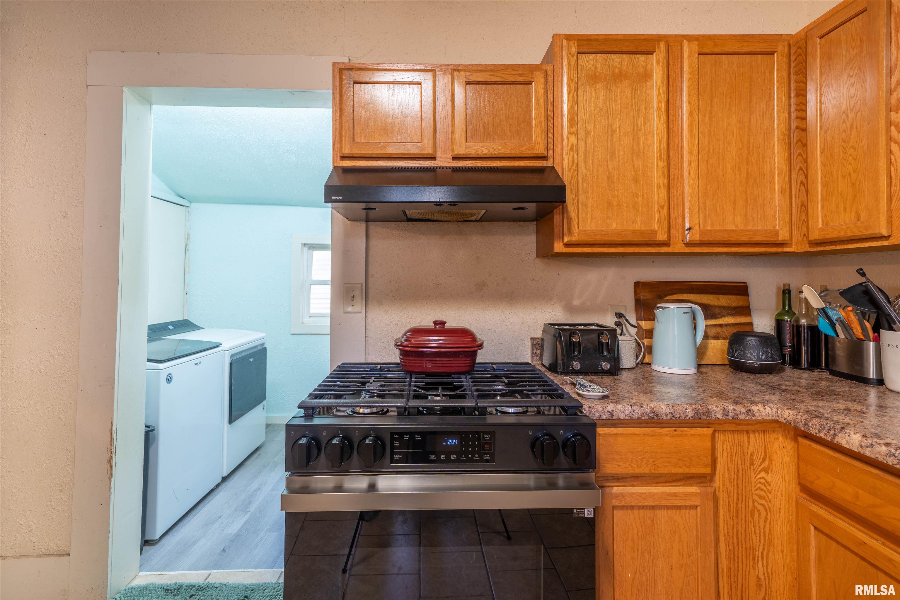 806 East Monroe Street Bloomington, IL 61701 - Photo 19 of 40