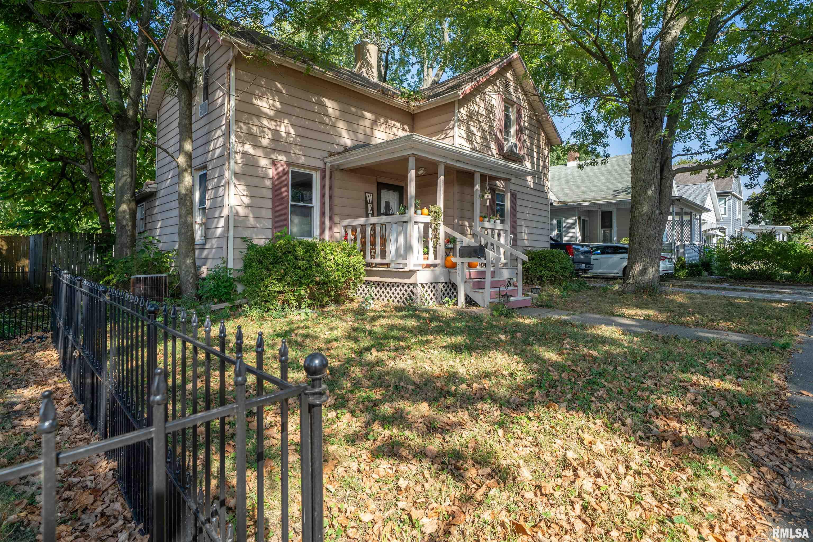 806 East Monroe Street Bloomington, IL 61701 - Photo 2 of 40