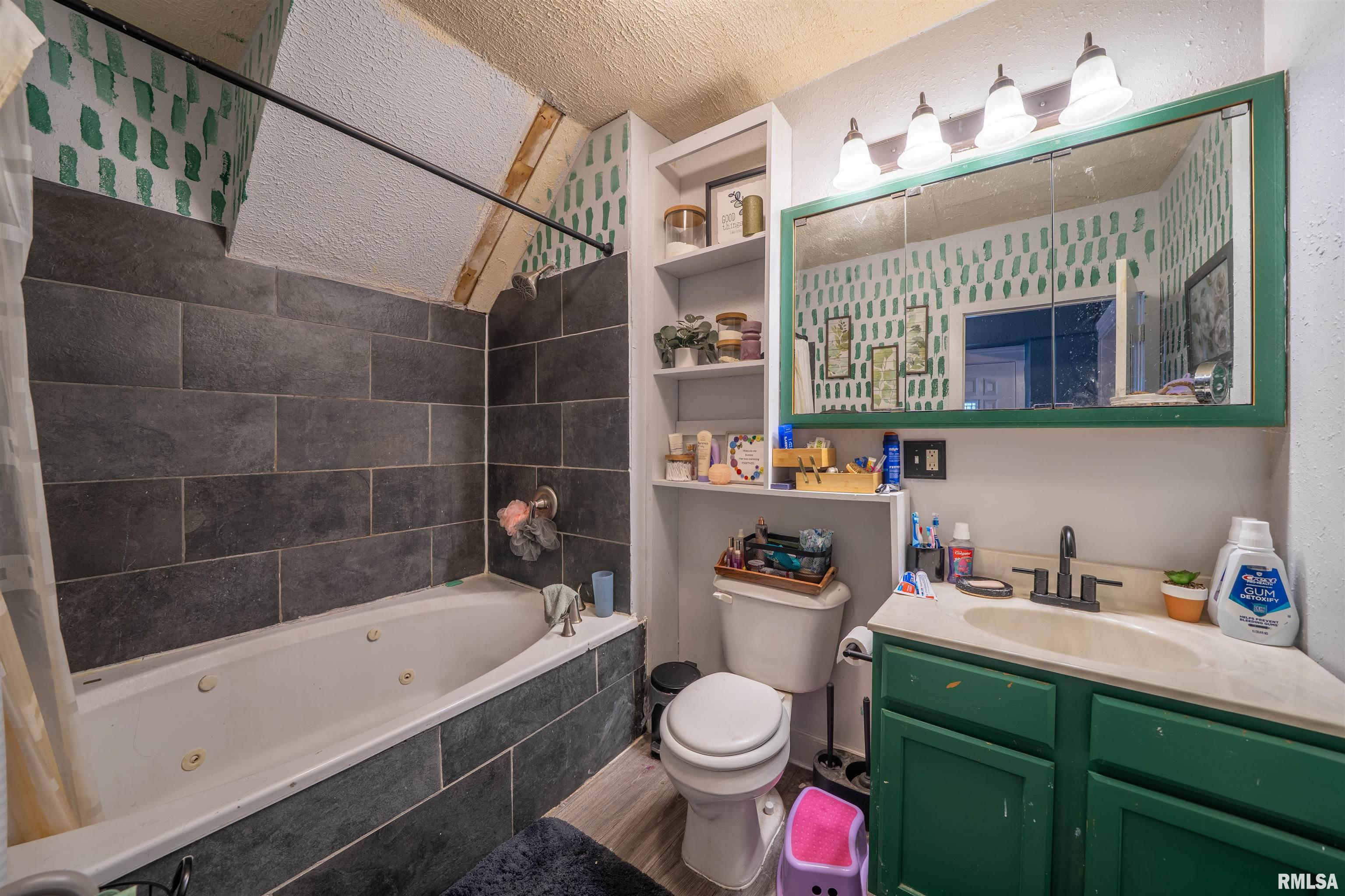 806 East Monroe Street Bloomington, IL 61701 - Photo 23 of 40