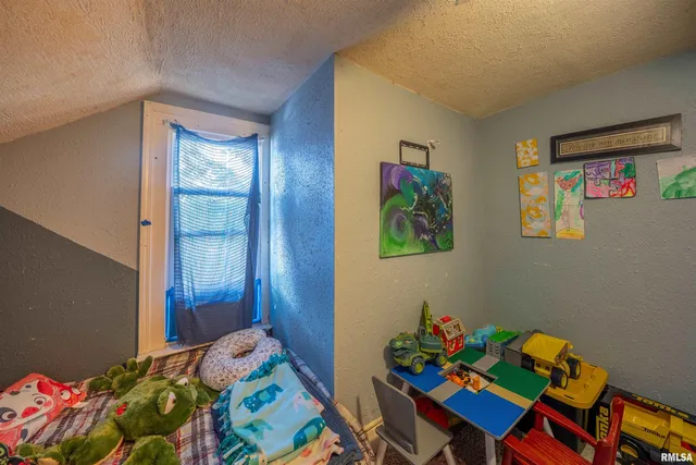 $140,000 | 806 East Monroe Street, Bloomington, IL 61701