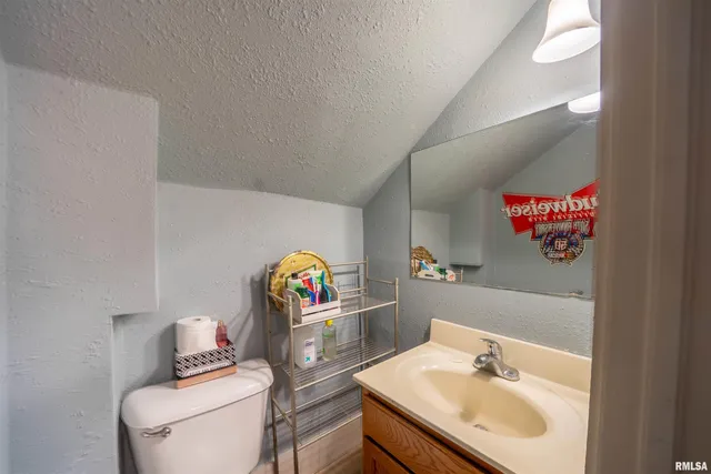 $140,000 | 806 East Monroe Street, Bloomington, IL 61701