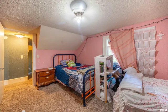 $140,000 | 806 East Monroe Street, Bloomington, IL 61701