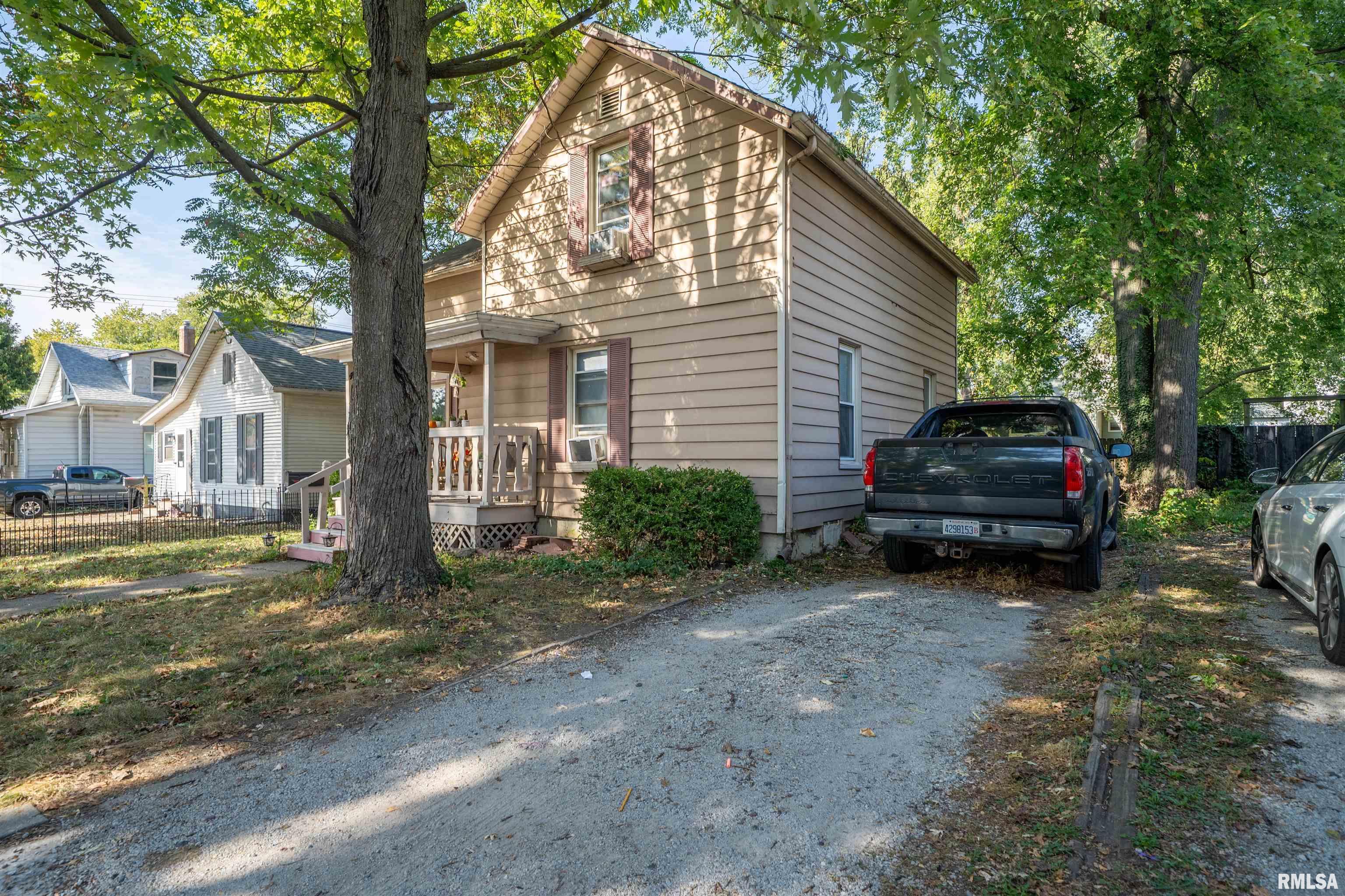 806 East Monroe Street Bloomington, IL 61701 - Photo 3 of 40