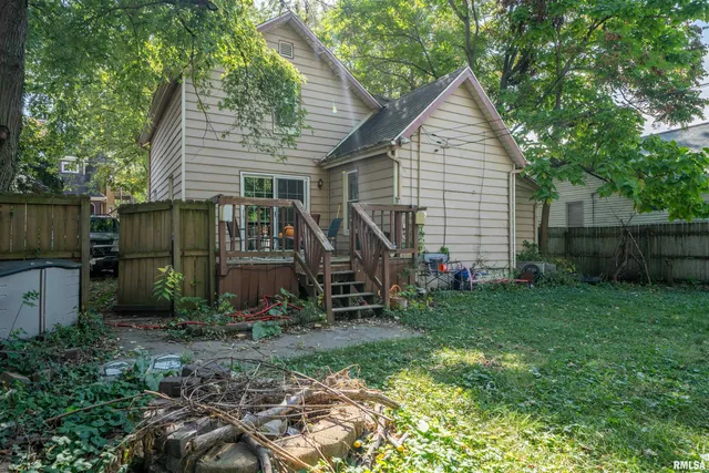 $140,000 | 806 East Monroe Street, Bloomington, IL 61701