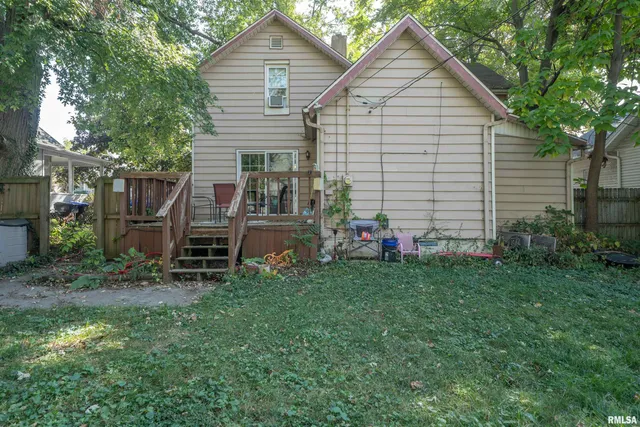 $140,000 | 806 East Monroe Street, Bloomington, IL 61701