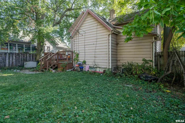 $140,000 | 806 East Monroe Street, Bloomington, IL 61701