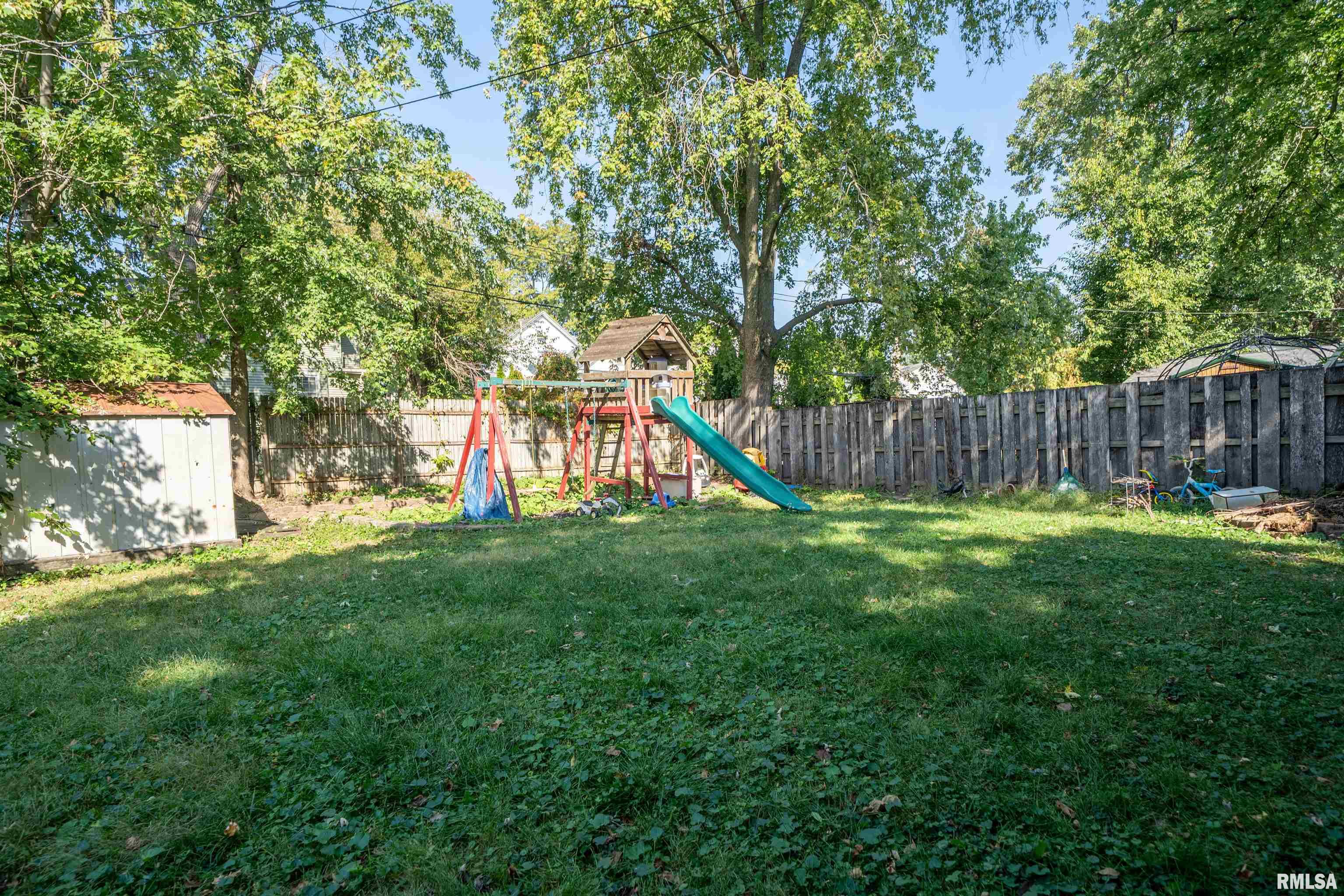 806 East Monroe Street Bloomington, IL 61701 - Photo 34 of 40