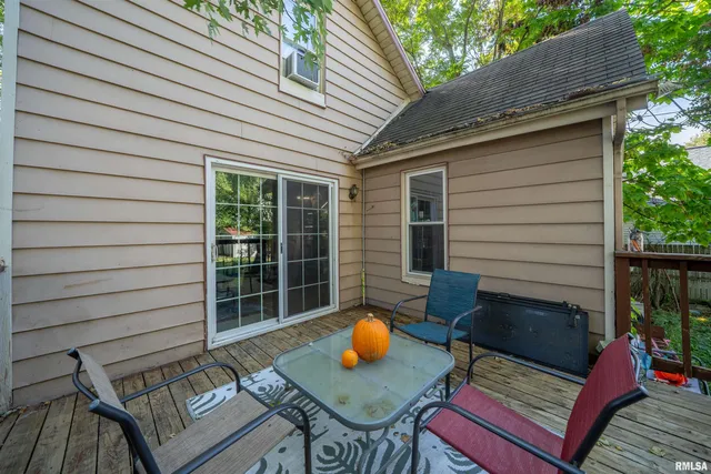 $140,000 | 806 East Monroe Street, Bloomington, IL 61701