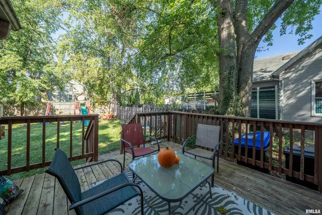 $140,000 | 806 East Monroe Street, Bloomington, IL 61701