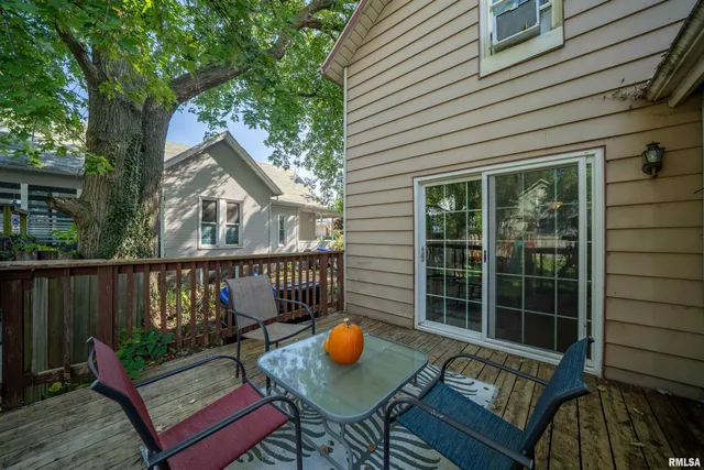 $140,000 | 806 East Monroe Street, Bloomington, IL 61701