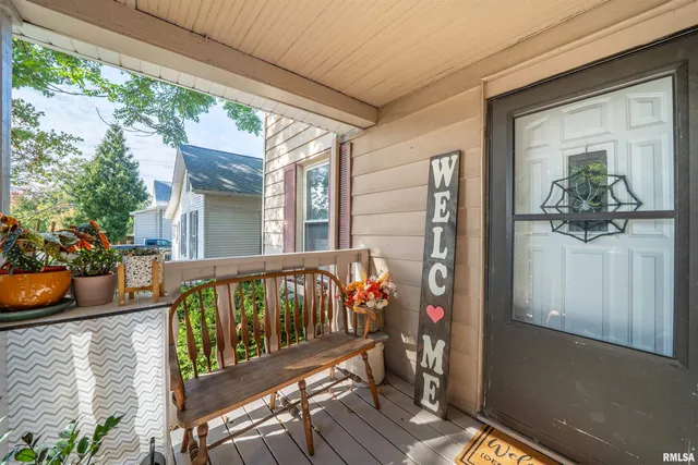 $140,000 | 806 East Monroe Street, Bloomington, IL 61701