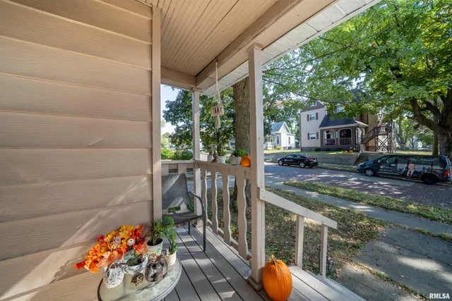 $140,000 | 806 East Monroe Street, Bloomington, IL 61701