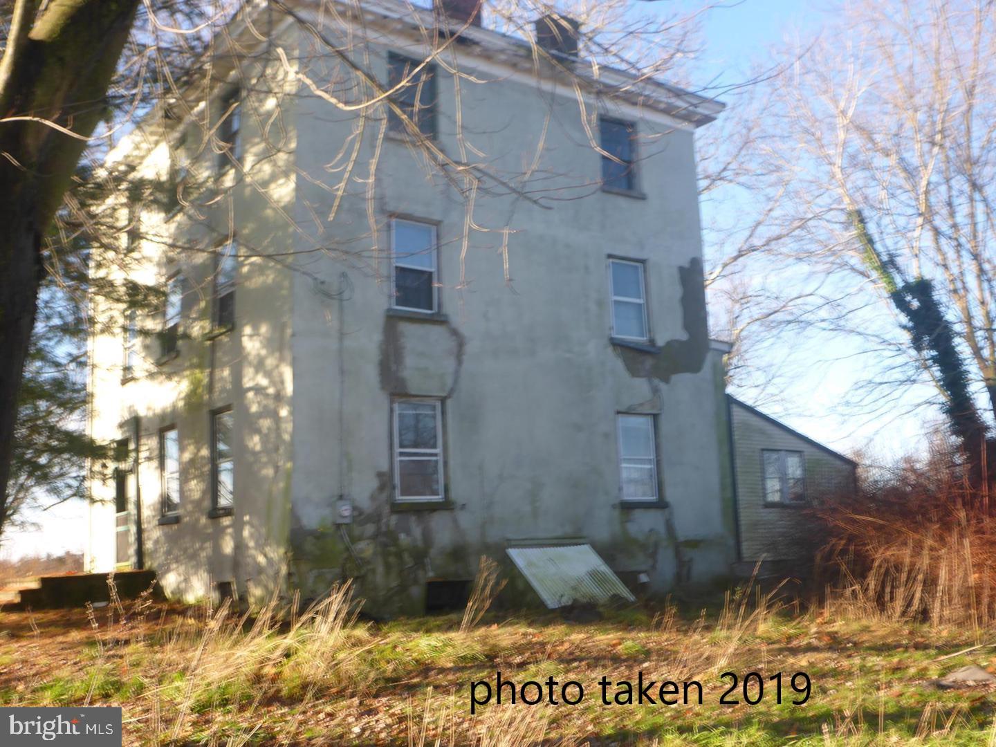 63 Money Island Road Salem, NJ 08079 - Photo 9 of 41 a front view of a house