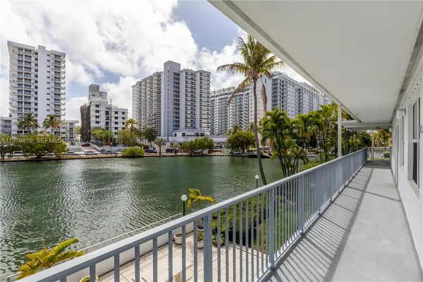 $1,995 | 2445 Lake Pancoast Drive, Unit J, Miami Beach, FL 33140