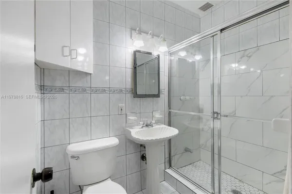 $1,995 | 2445 Lake Pancoast Drive, Unit J, Miami Beach, FL 33140