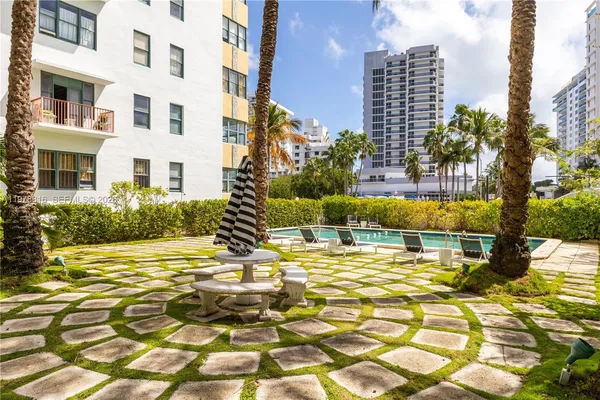 $1,995 | 2445 Lake Pancoast Drive, Unit J, Miami Beach, FL 33140