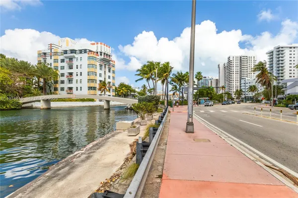 $1,995 | 2445 Lake Pancoast Drive, Unit J, Miami Beach, FL 33140