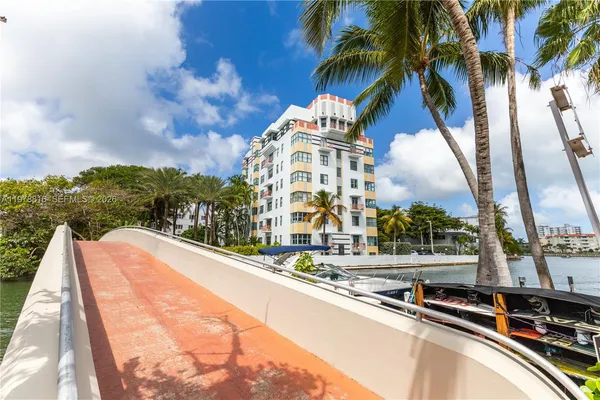 $1,995 | 2445 Lake Pancoast Drive, Unit J, Miami Beach, FL 33140